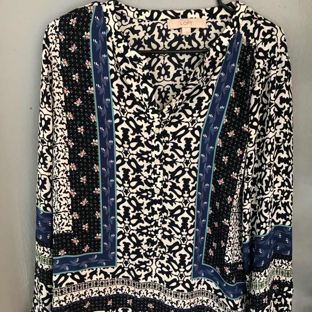 Loose/silky/blouse